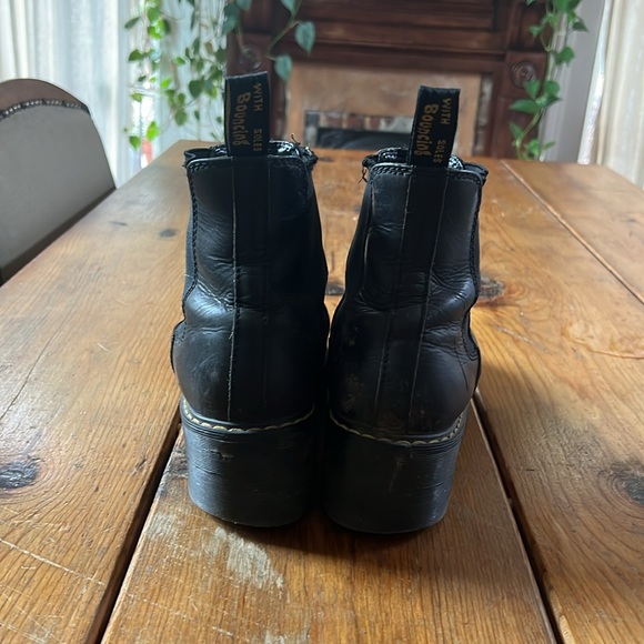 Rometty Wyoming Dr. Marten's Chelsea Boot. Size 9 - Picture 3 of 4